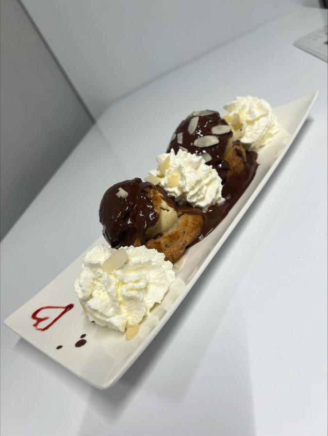 키리아드 셸부르그 에쿠에르드레빌 호텔 셰르부르 앙 코탱탕 외부 사진
